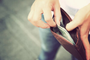Job ad missing salary, affecting candidate engagement and employer branding strategy.